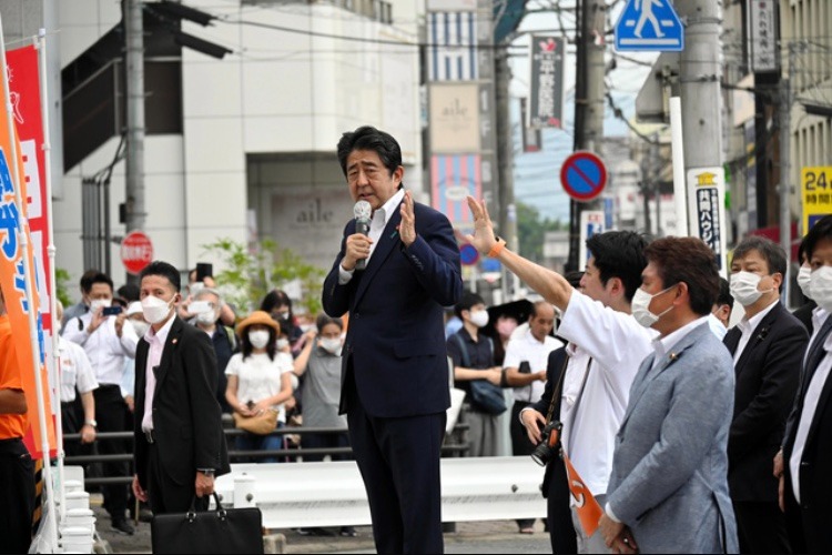 Cựu Thủ tướng Abe phát biểu ngay trước lúc bị ám sát. Nguồn ảnh: The Asahi Shimbun