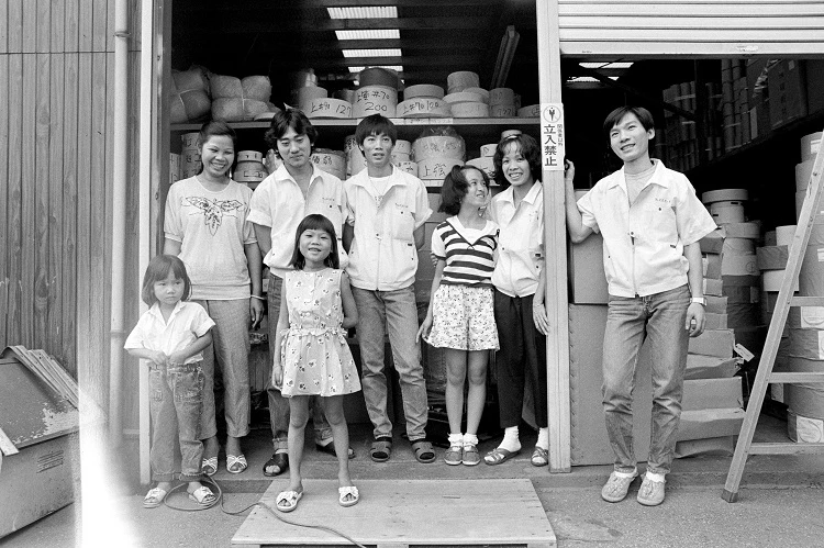 Những người Việt Nam làm việc tại một nhà máy in ấn. Ảnh chụp ngày 1/7/1989 tại thành phố Yashio, tỉnh Saitama.