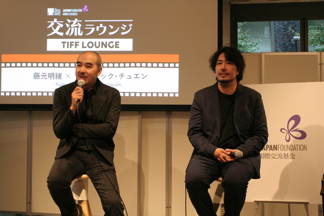 Đạo diễn Bùi Thạc Chuyên (trái) và đạo diễn Fujimoto Akio. Ảnh: 映画.com
